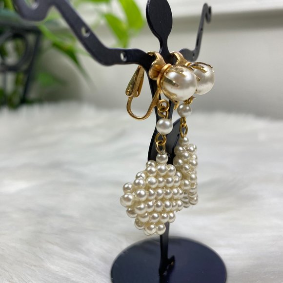 Vintage Faux Pearl Triangle Clip-on Earrings - Picture 3 of 6